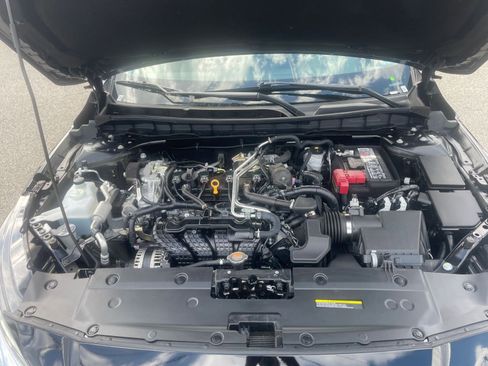 Used 2025 Nissan Altima 2.5 SV image 33