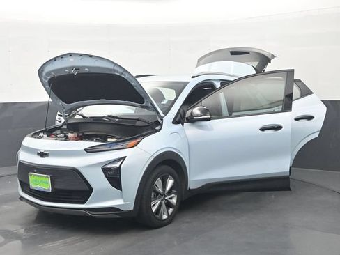 Used 2022 Chevrolet Bolt EUV LT w/ Convenience Package FWD image 37