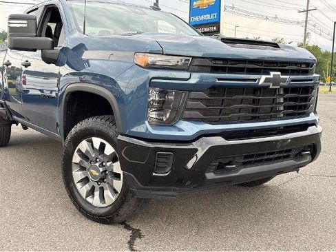Used 2024 Chevrolet Silverado 2500 Custom w/ Custom Value Package AWD/4WD image 2
