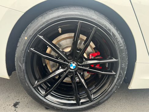 Used 2022 BMW 330i Sedan w/ M Sport Package image 9