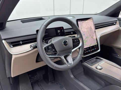 Used 2025 Volvo EX90 Ultra AWD/4WD image 14