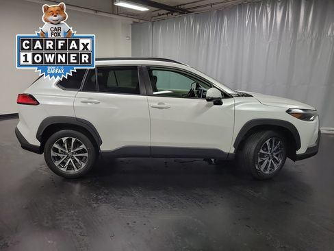 Used 2023 Toyota Corolla Cross XLE AWD/4WD image 9