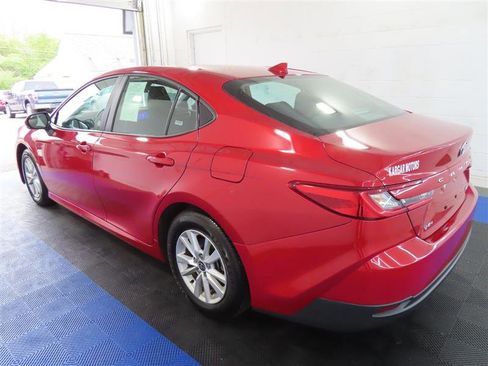 Used 2025 Toyota Camry LE FWD image 10