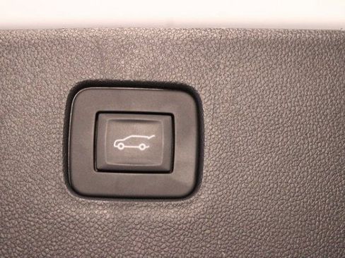 Used 2025 Buick Envista Sport Touring image 16