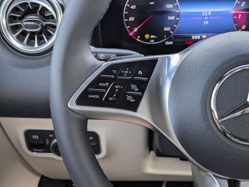 New 2026 Mercedes-Benz GLB 250 4MATIC image 17