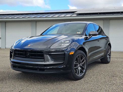 Certified 2025 Porsche Macan Turbo image 1
