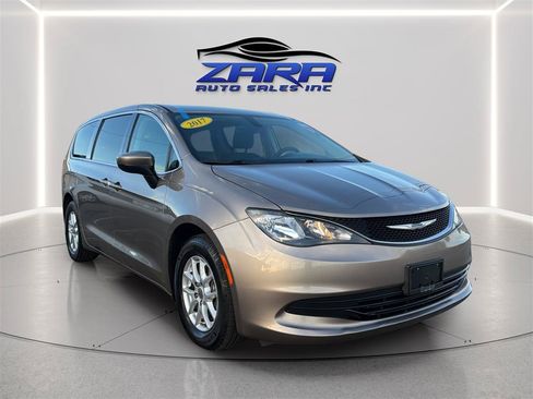 Used 2017 Chrysler Pacifica Touring FWD image 9