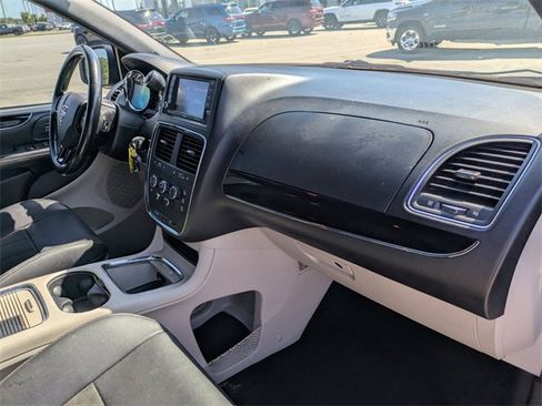 Used 2020 Dodge Grand Caravan SXT image 28