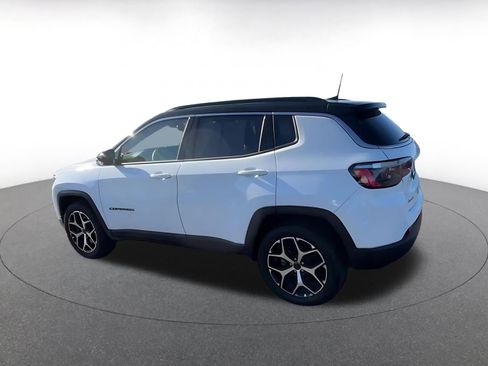 Used 2025 Jeep Compass Limited image 10