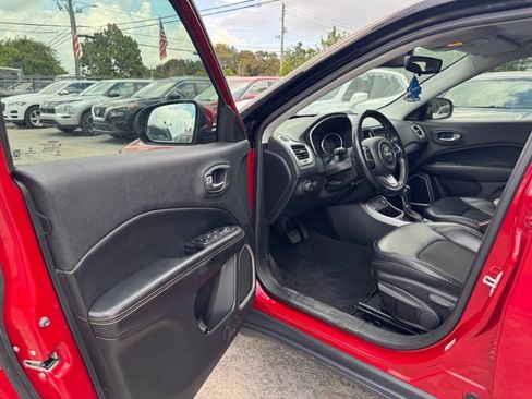 Used 2018 Jeep Compass Latitude FWD image 8