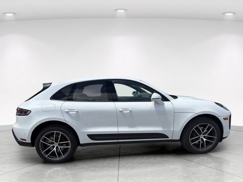 Used 2024 Porsche Macan AWD/4WD image 3