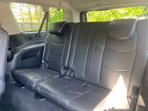 Used 2017 Cadillac Escalade ESV Luxury AWD/4WD image 25