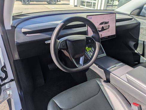 Used 2026 Tesla Model Y Long Range AWD/4WD image 16
