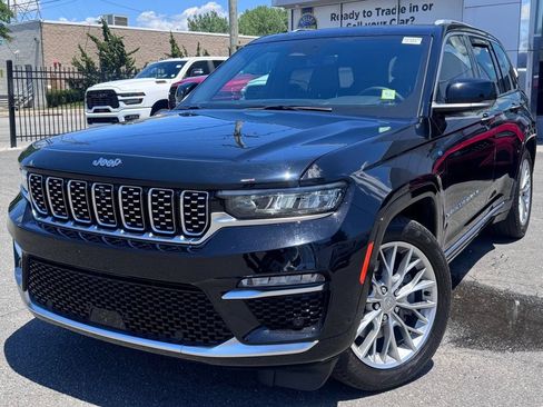 Used 2023 Jeep Grand Cherokee Summit w/ Luxury Tech Group V AWD/4WD image 3