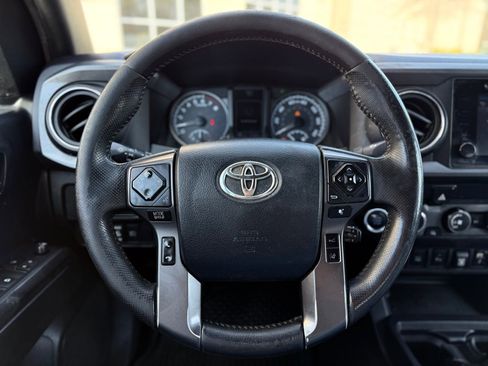 Used 2019 Toyota Tacoma TRD Off-Road w/ Technology Package image 24