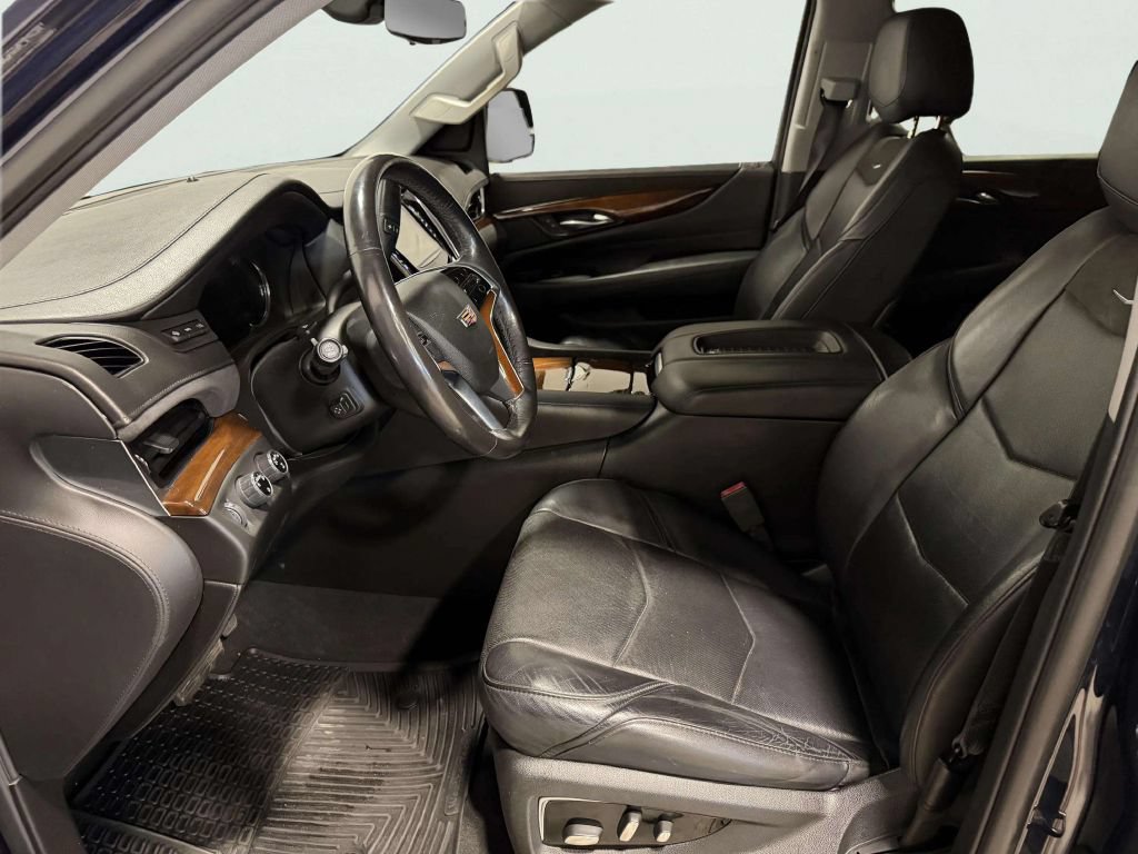 Used 2018 Cadillac Escalade Premium Luxury AWD/4WD image 14