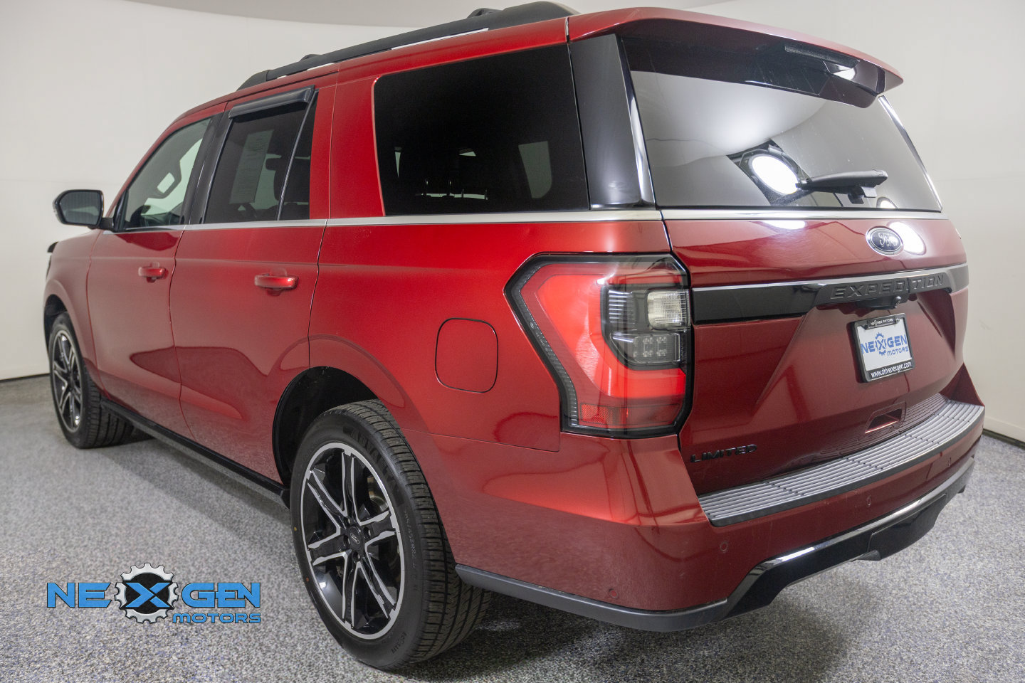 Used 2019 Ford Expedition Limited w/ Equipment Group 303A AWD/4WD image 31