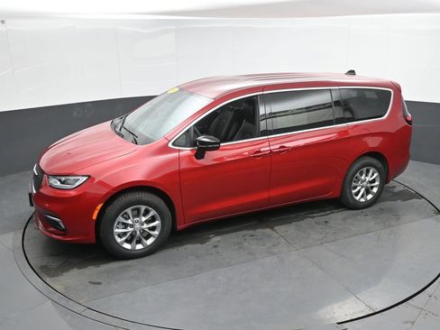 New 2026 Chrysler Pacifica Select AWD/4WD image 34