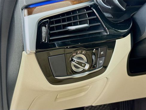 Used 2019 BMW 530i xDrive 530i xDrive w/ Convenience Package image 10