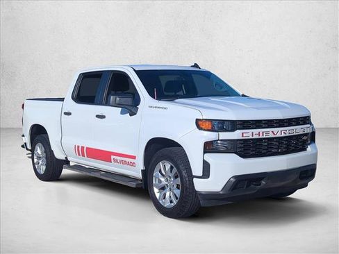 Used 2020 Chevrolet Silverado 1500 Custom w/ Custom Value Package image 3