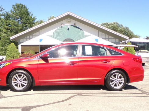 Used 2017 Hyundai Sonata SE w/ Cargo Package image 2