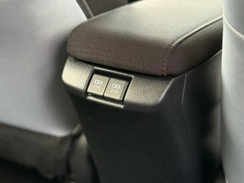 Used 2019 Toyota Prius LE FWD image 29