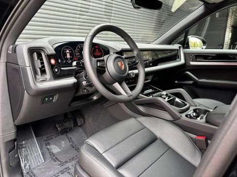 Certified 2026 Porsche Cayenne AWD/4WD image 4