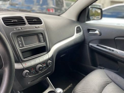 Used 2012 Dodge Journey SXT w/ Flexible Seating Group image 28