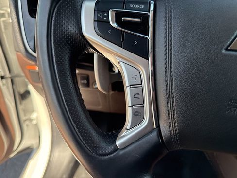 Used 2018 Mitsubishi Outlander 4WD Plug-In Hybrid image 21