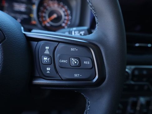 Used 2025 Jeep Gladiator Sport AWD/4WD image 29