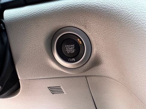 Used 2023 Chrysler Pacifica Touring-L FWD image 21
