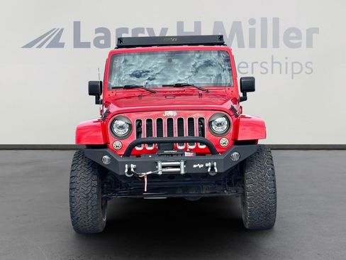 Used 2018 Jeep Wrangler Unlimited Sahara w/ Connectivity Group AWD/4WD image 9
