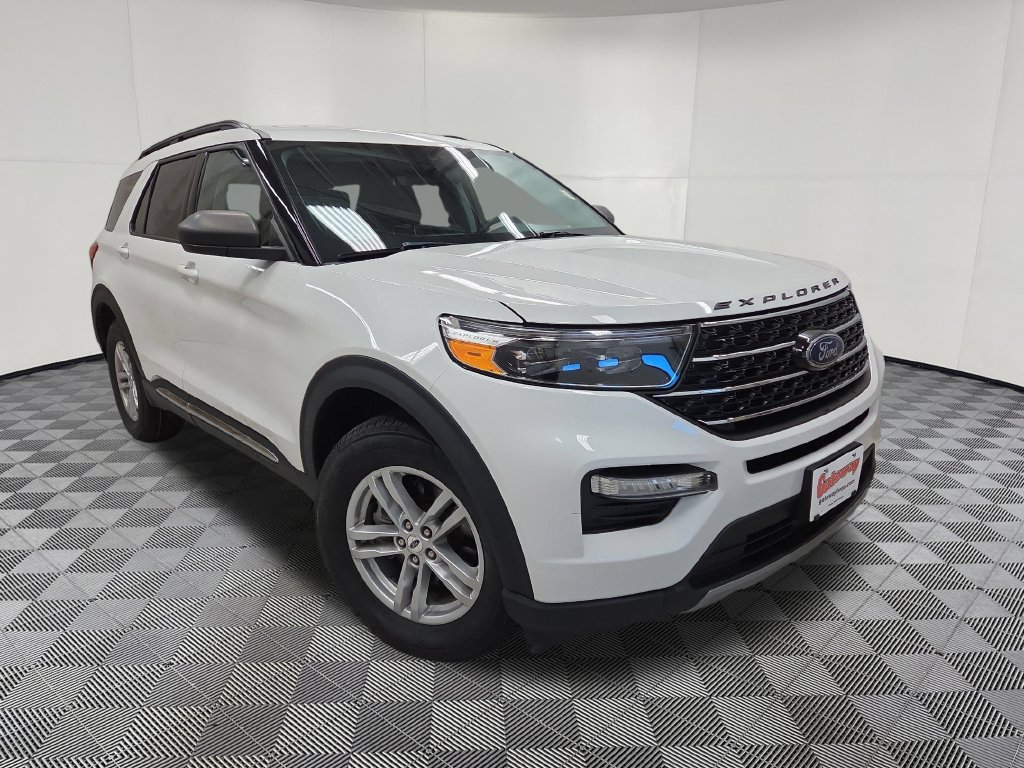 Used 2021 Ford Explorer XLT w/ Equipment Group 202A AWD/4WD image 3