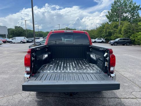Certified 2023 Toyota Tacoma SR5 AWD/4WD image 17