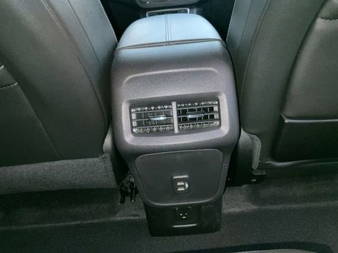 Used 2024 GMC Terrain SLT AWD/4WD image 15
