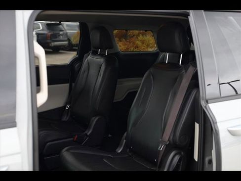 Used 2024 Kia Carnival SX image 26