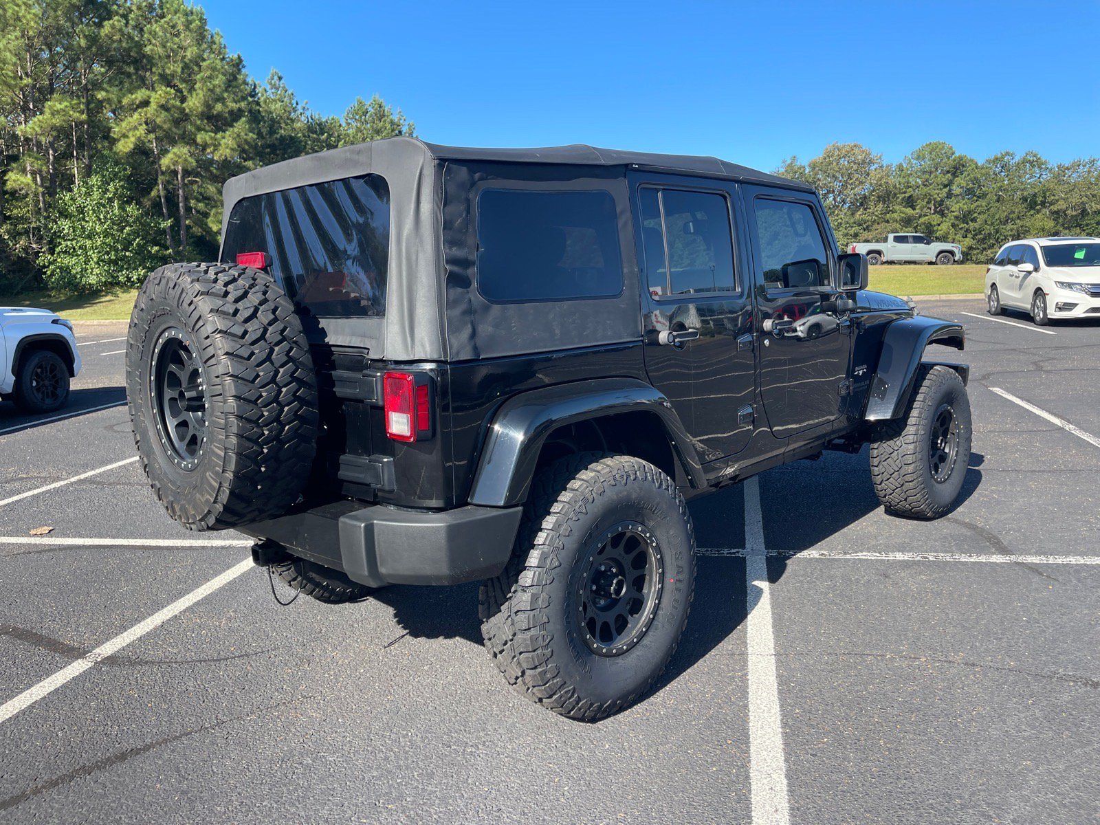 Used 2016 Jeep Wrangler Unlimited Sahara AWD/4WD image 17