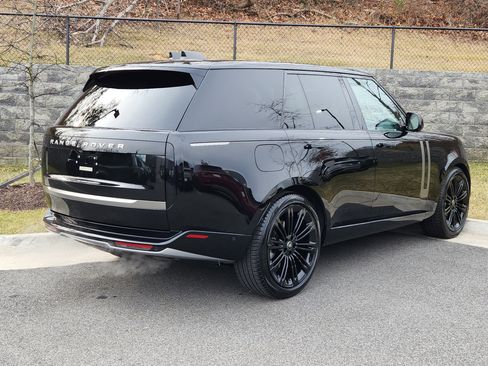 Used 2024 Land Rover Range Rover SE image 2