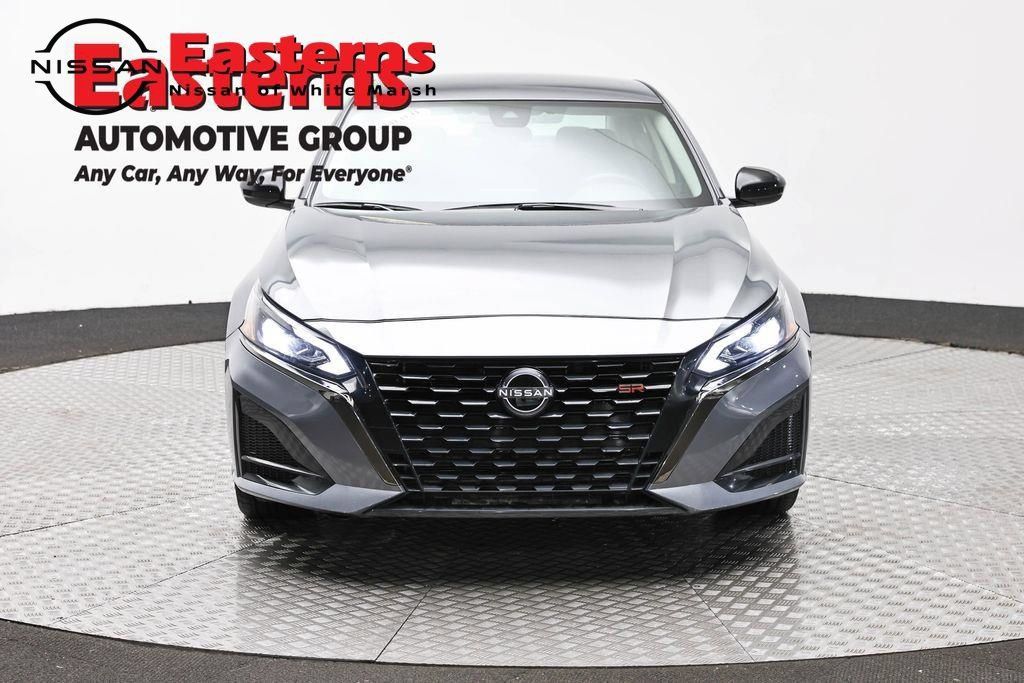 Used 2025 Nissan Altima 2.5 SR AWD/4WD image 2