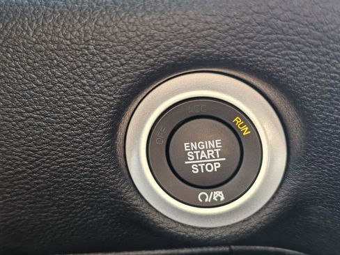 New 2026 Chrysler Pacifica Select image 16