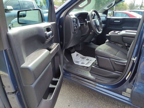 Used 2020 Chevrolet Silverado 1500 Custom w/ Custom Value Package AWD/4WD image 12