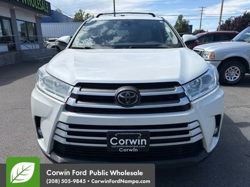 Used 2018 Toyota Highlander XLE AWD/4WD image 2
