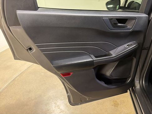 Used 2022 Ford Escape SE image 19