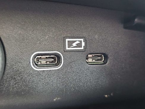Certified 2023 Volvo XC40 B5 Ultimate w/ Protection Package Premier AWD/4WD image 24