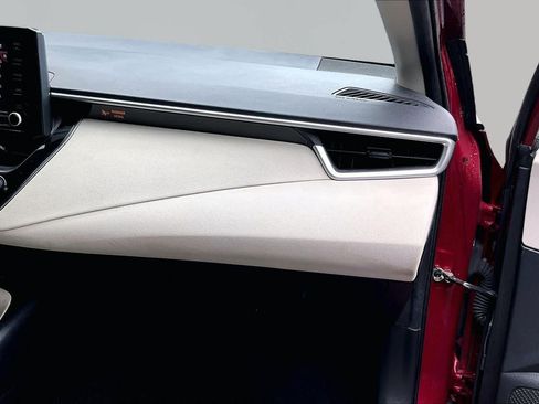 Used 2022 Toyota Corolla LE FWD image 19