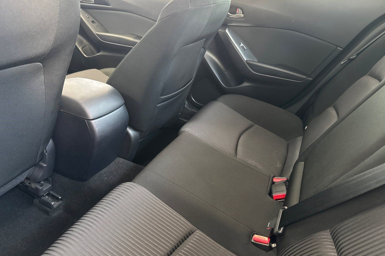 Used 2014 MAZDA MAZDA3 i Touring w/ Technology Package FWD image 15