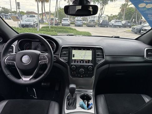 Used 2018 Jeep Grand Cherokee Altitude RWD image 14