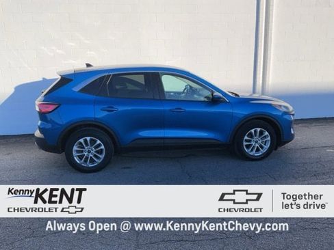 Used 2020 Ford Escape SE image 3