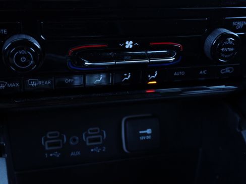 Used 2023 Jeep Grand Cherokee Laredo image 10