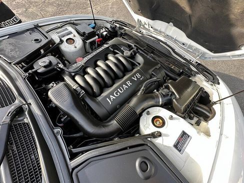 Used 2000 Jaguar XK8 Convertible image 10